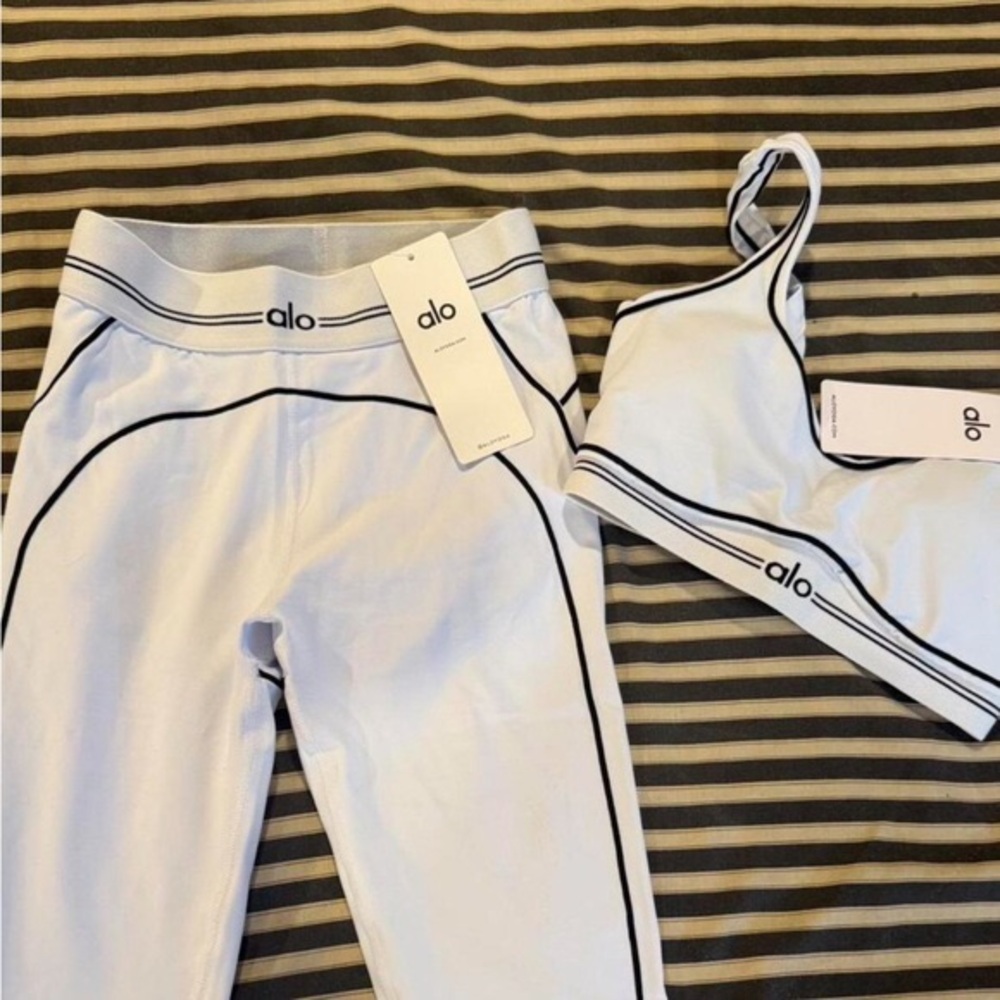 Alo White and Black Activewear Set - Picture 1 of 2